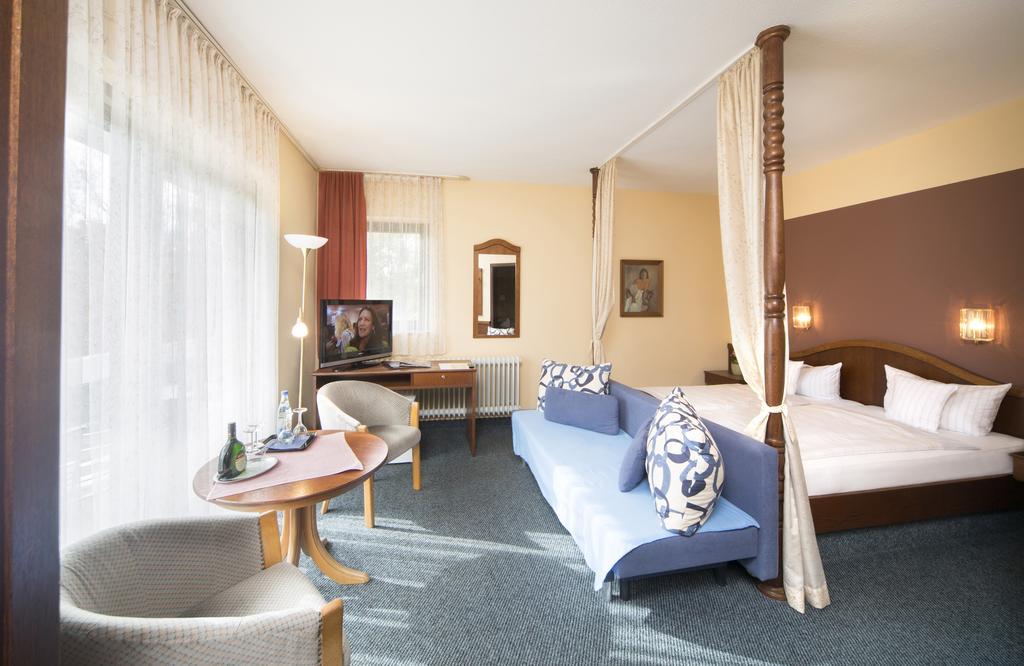 Reichels Parkhotel Бад-Виндсхайм Экстерьер фото